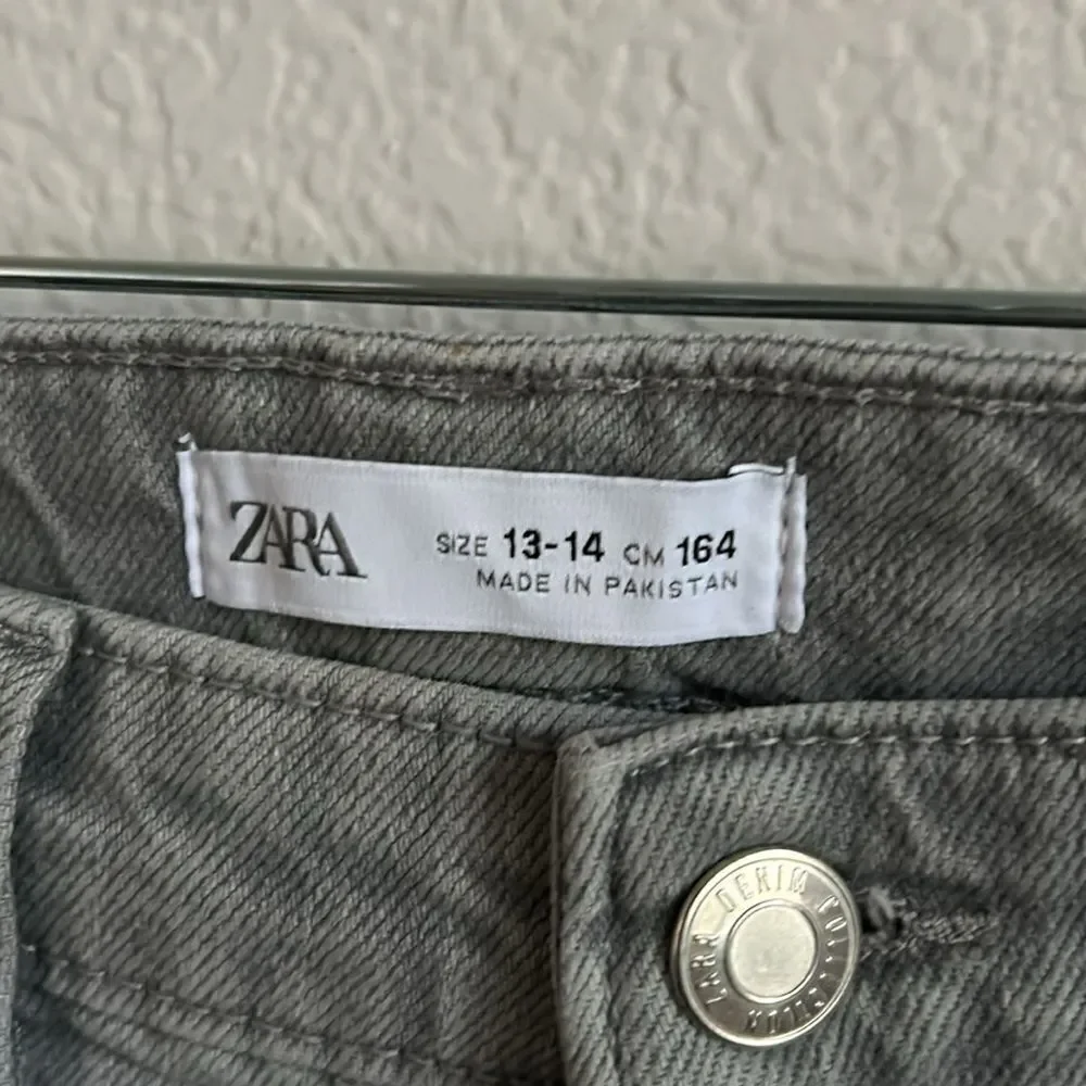 Zara Girls slim fit light gray color Sz 13-14 pants